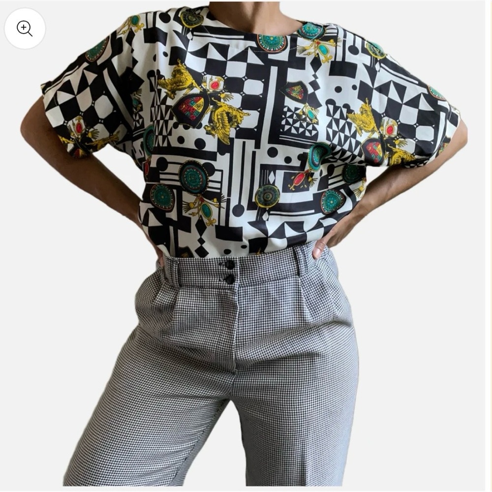 Black & White Geometric Print Short Sleeve Top with Jewel Motif, retro abstract